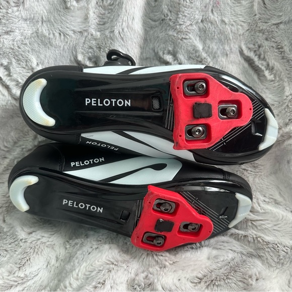🚴🏻♀️Peloton Cycling Shoes🚴🏻♀️ - Picture 8 of 11